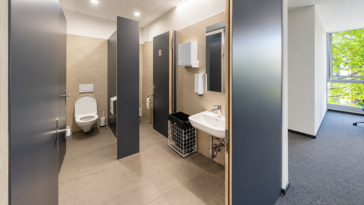 121m² office