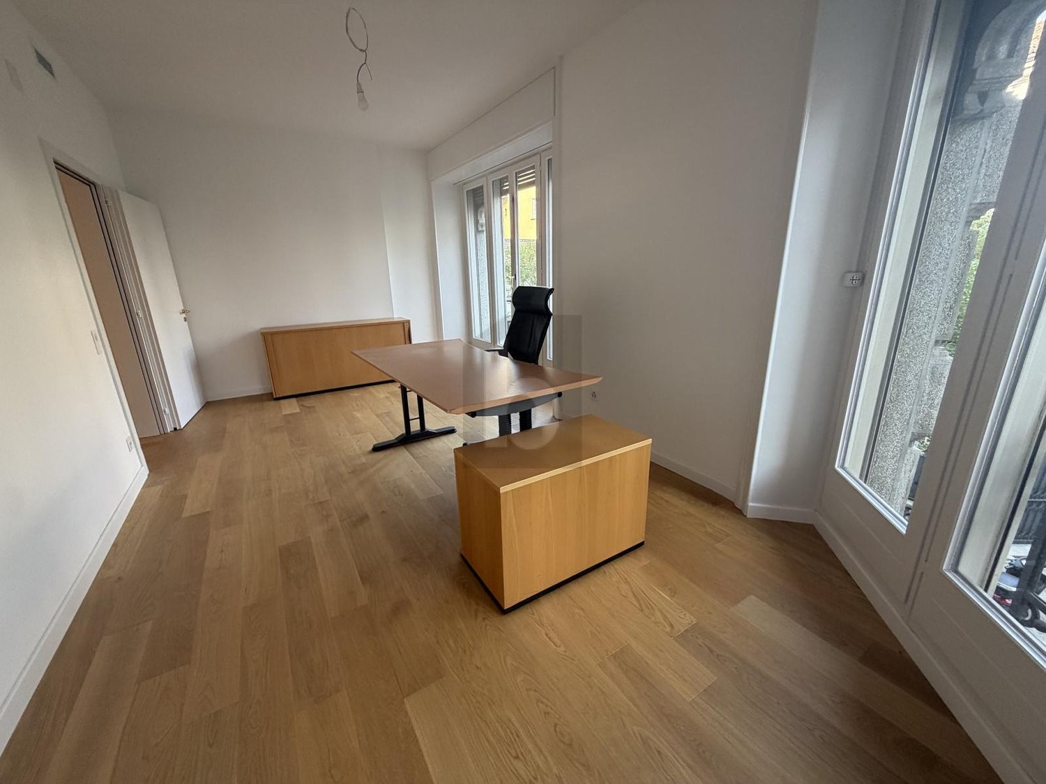 Wohn- / Geschäftsgebäude, Foto 3 von 4
