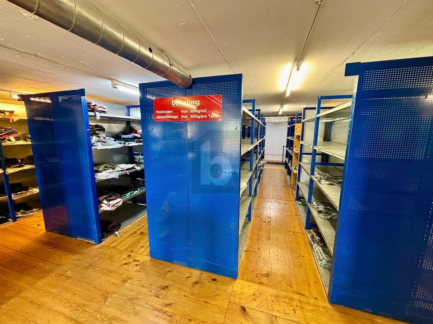 1080m² storage room