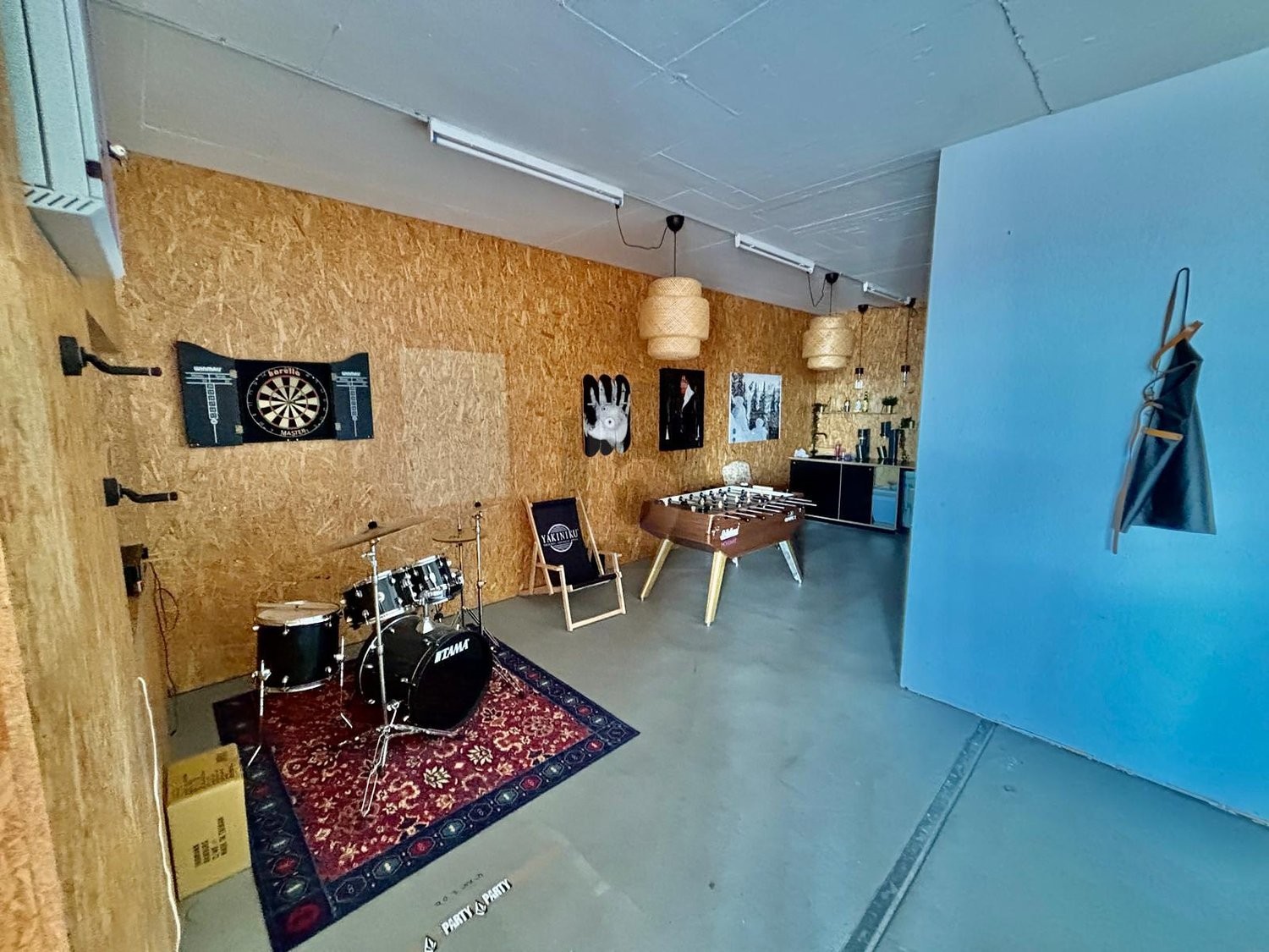 1080m² storage room