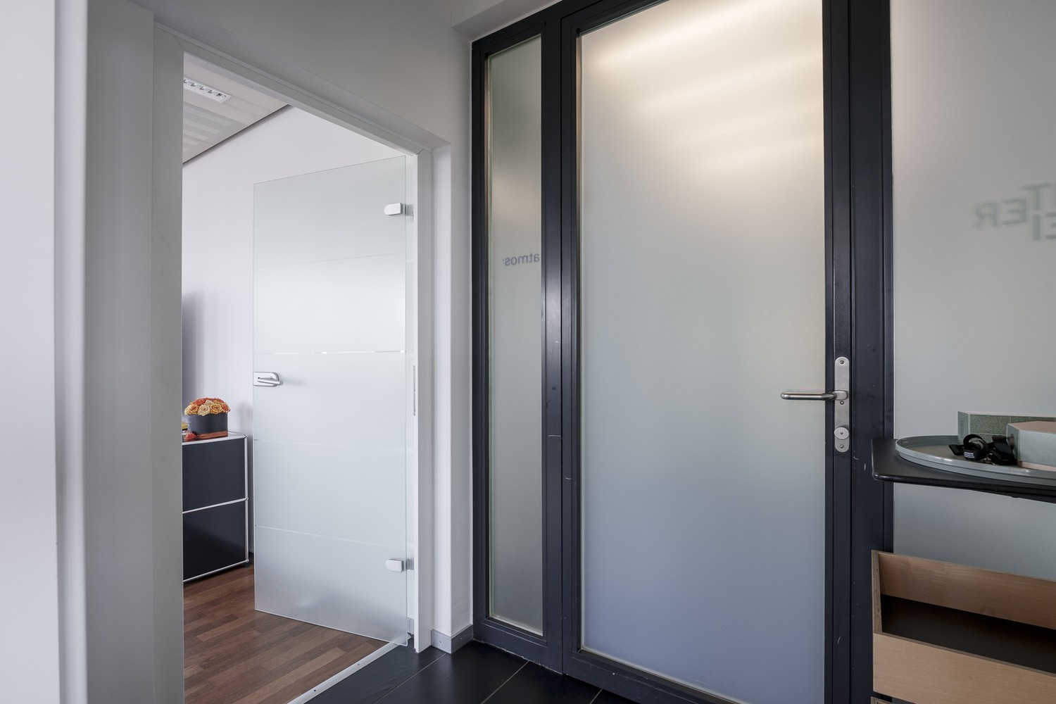 76m² office