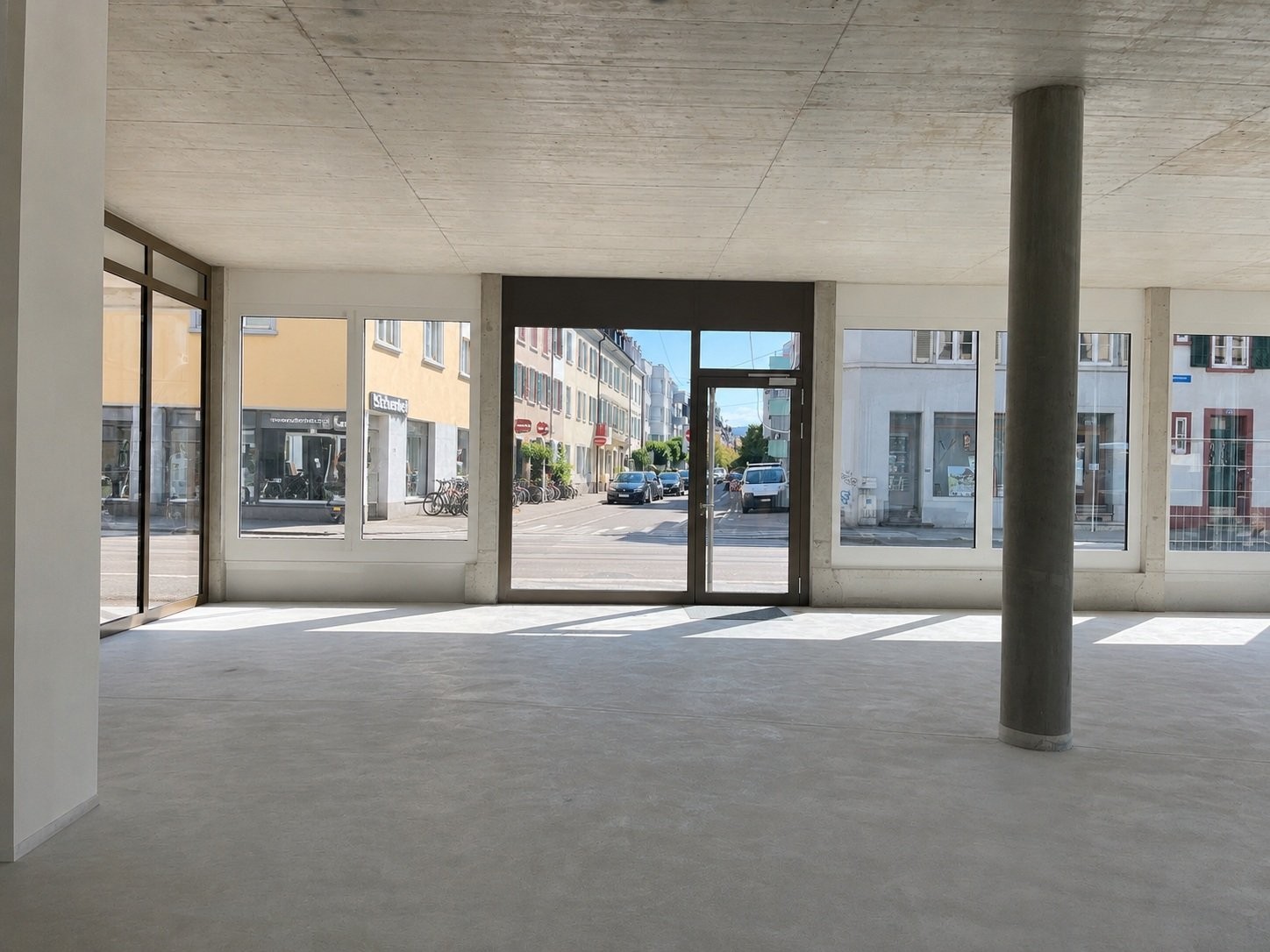 187m² shop