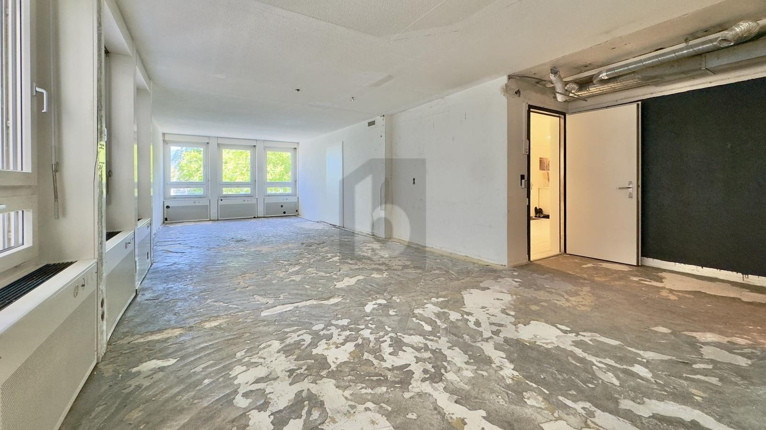 80m² de local commercial, photo 1 sur 4