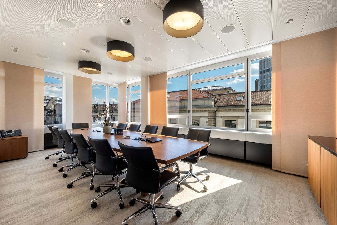 325m² office