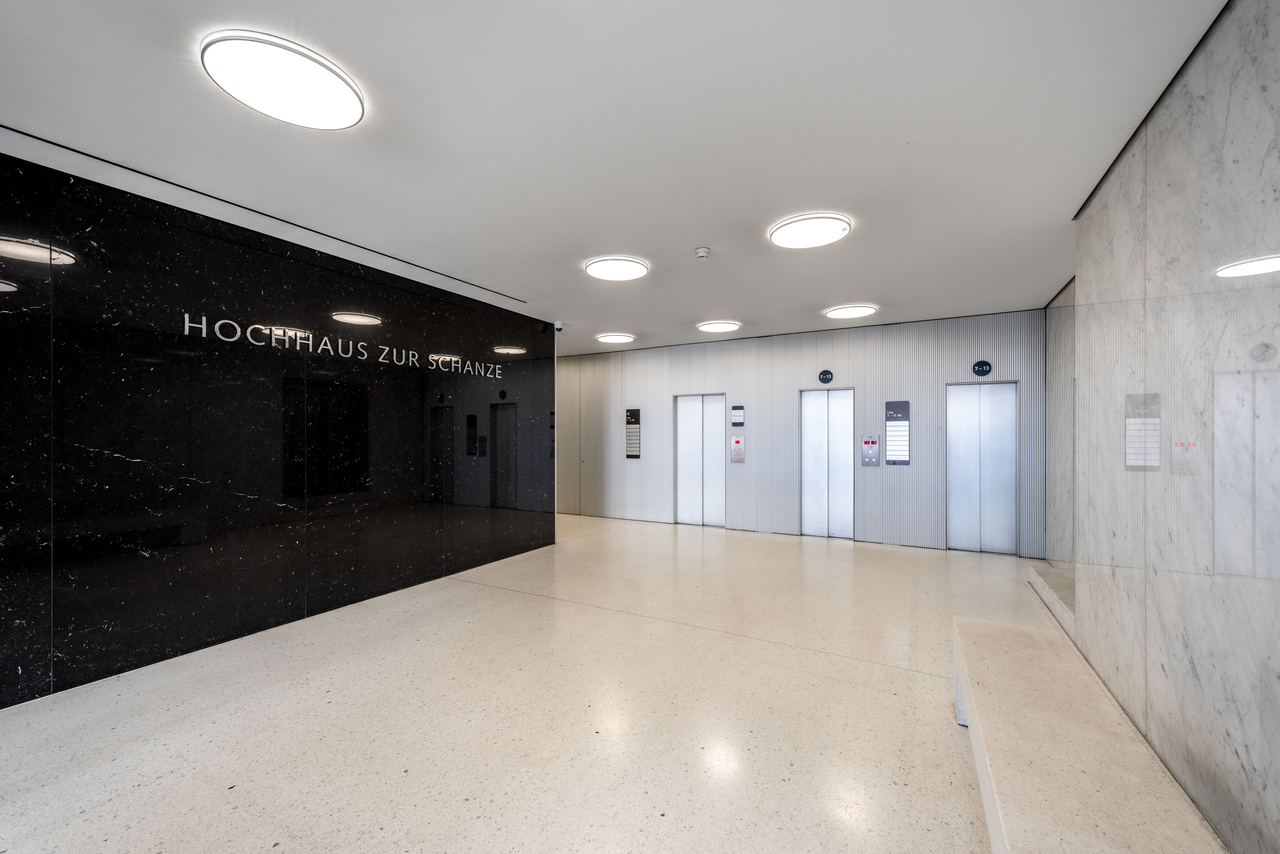 325m² office