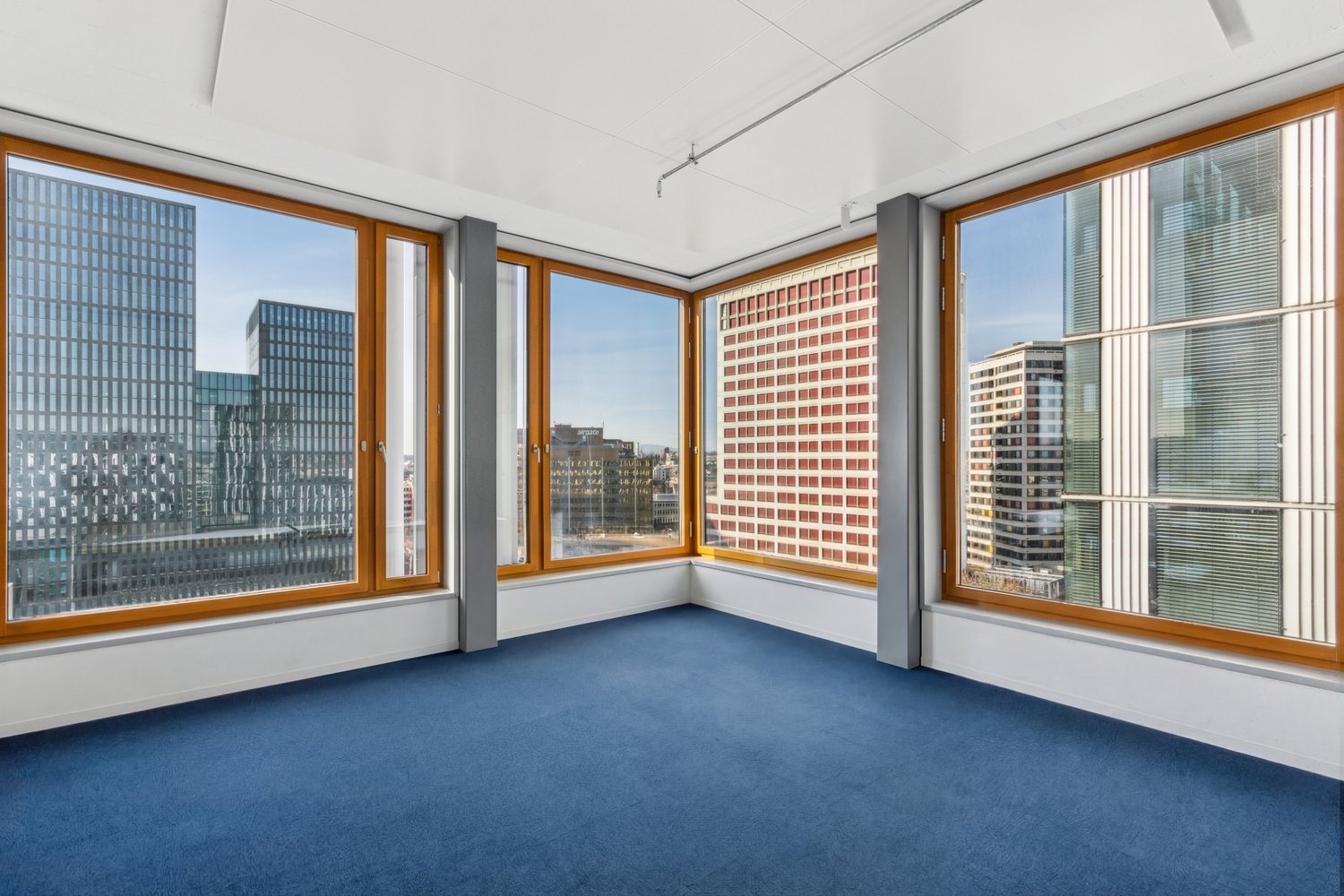 1206m² office