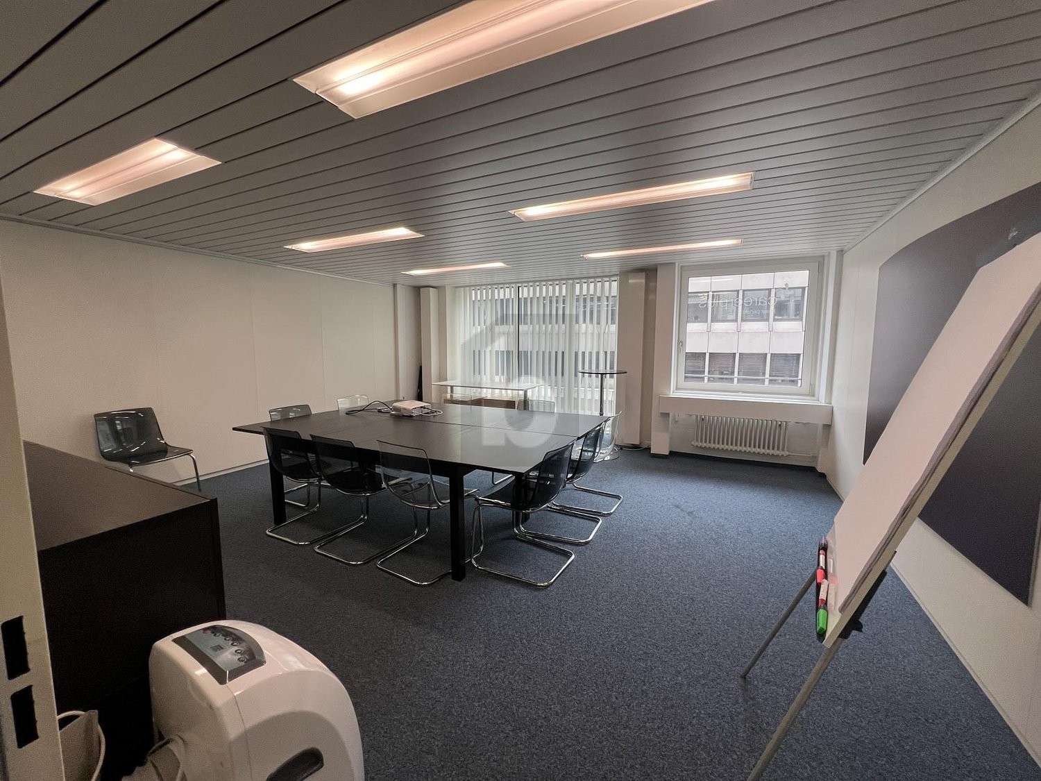 260m² office