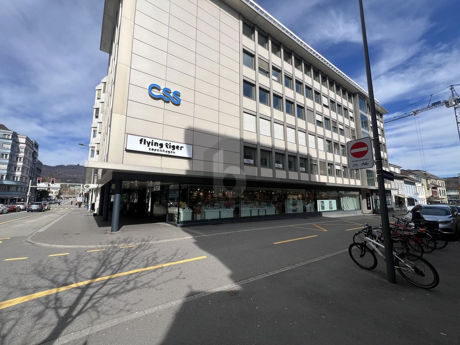260m² office
