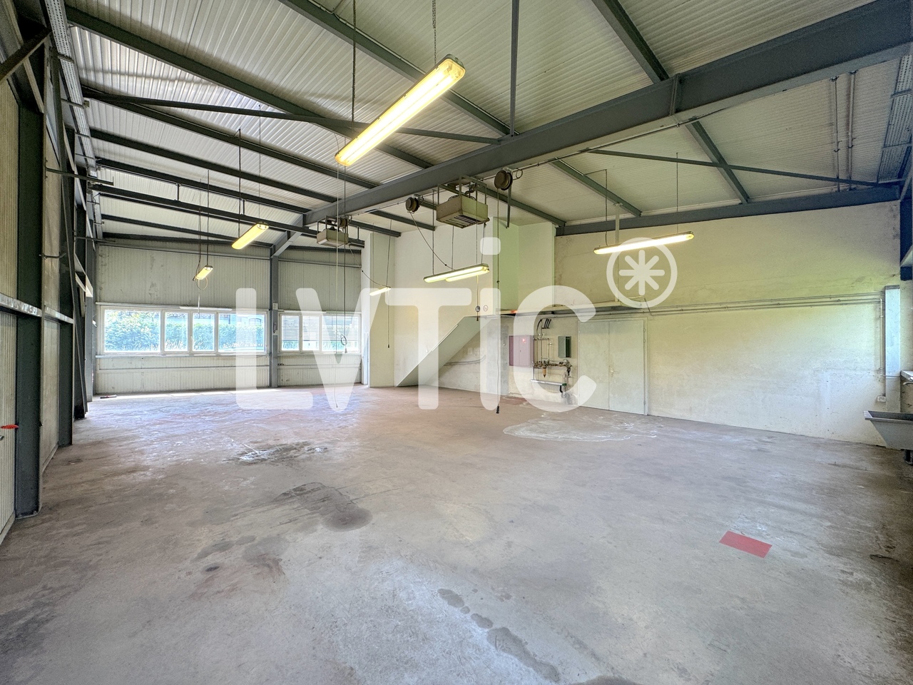 286m² Industrieobjekt, Foto 2 von 10
