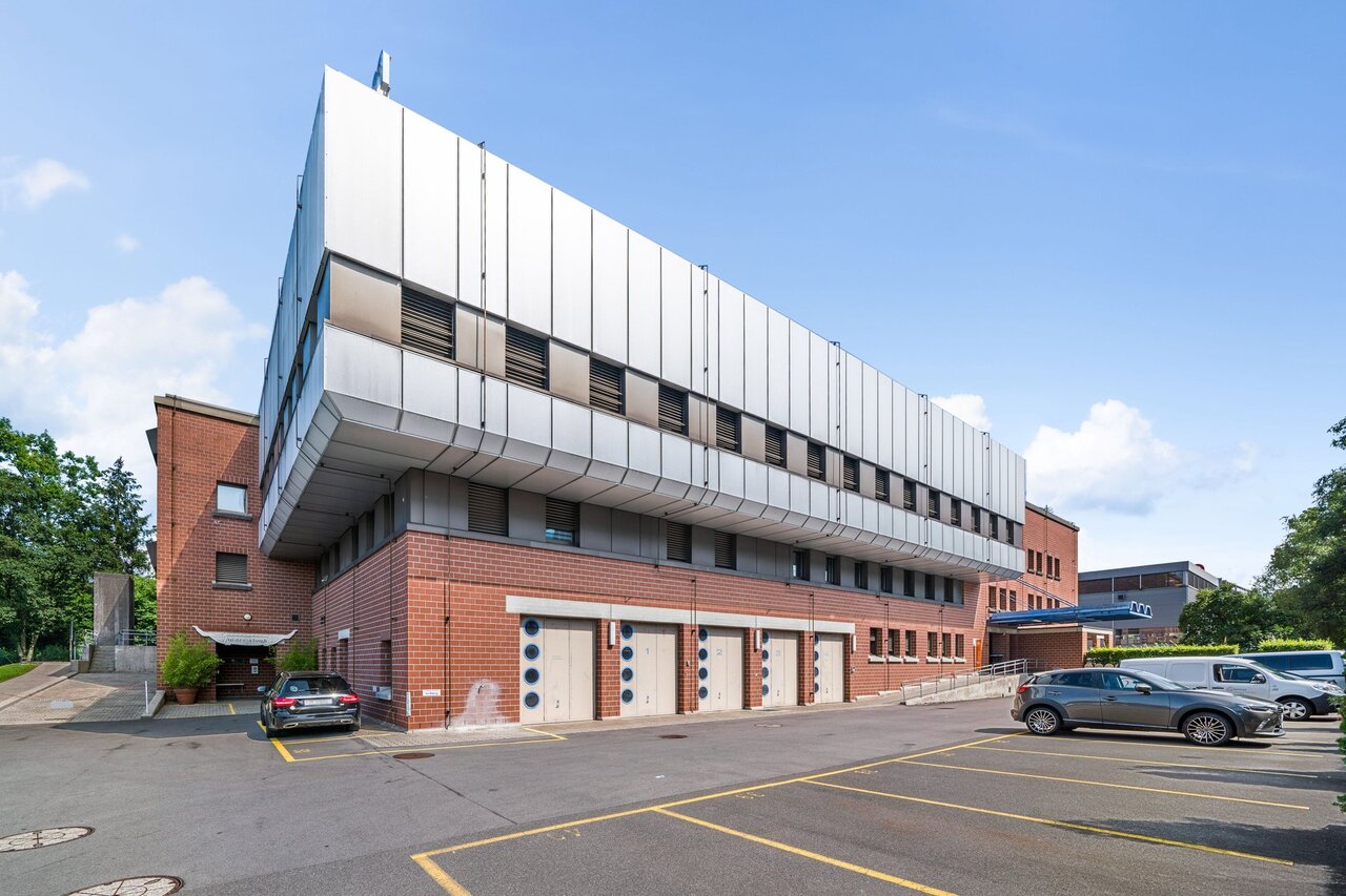 562m² commercial