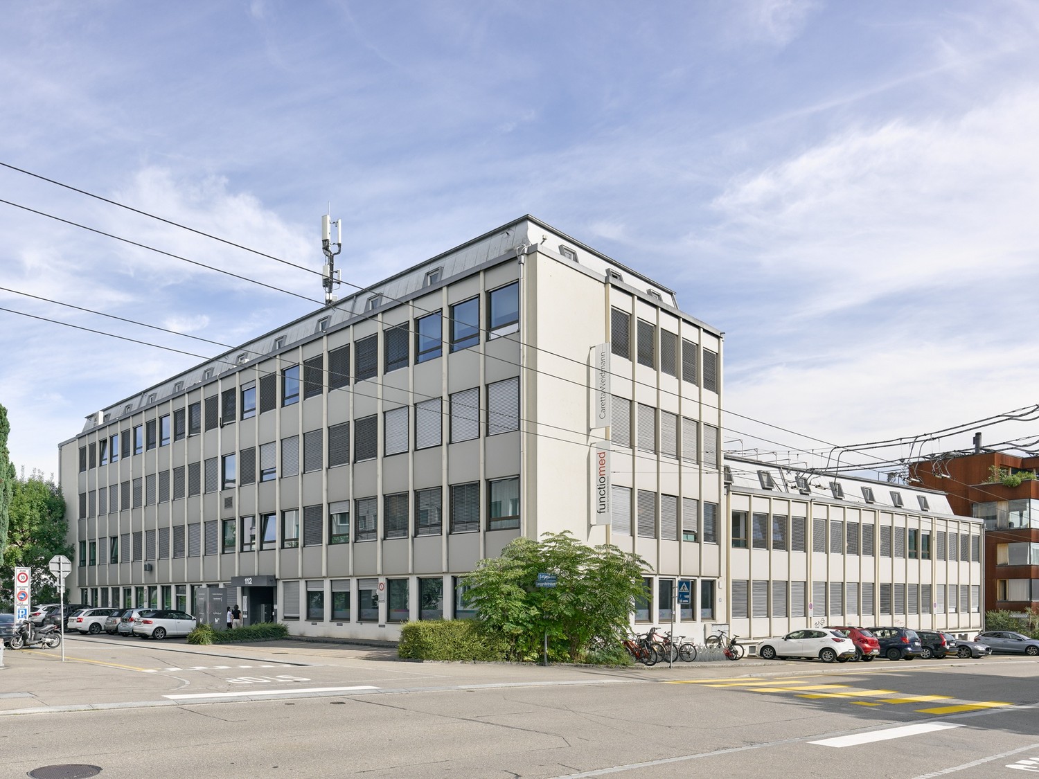 318m² office