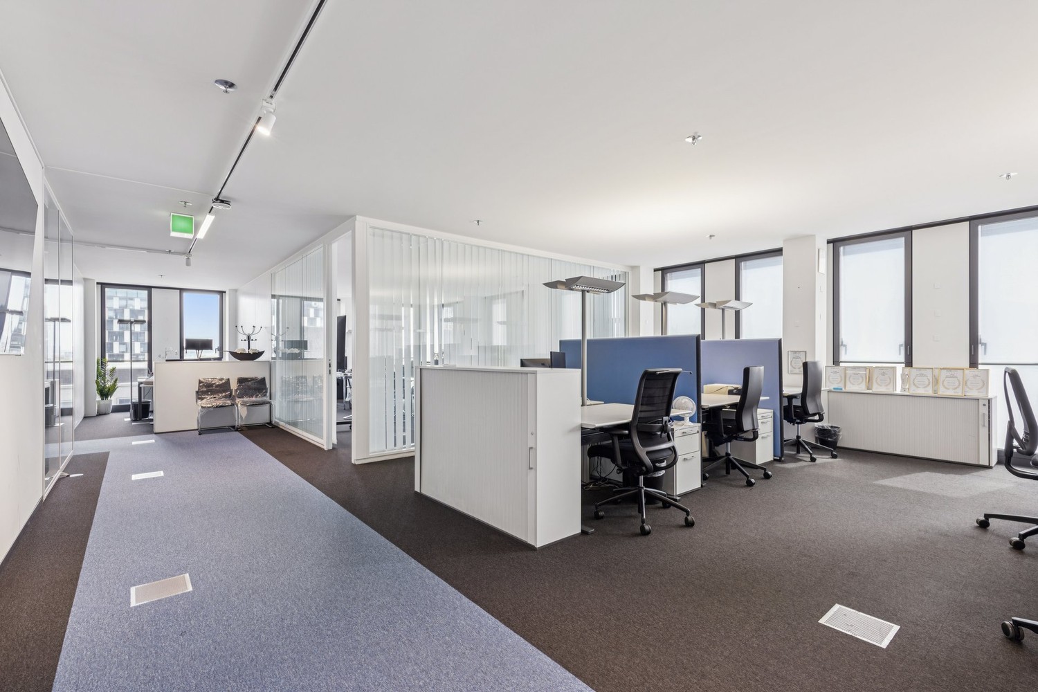 649m² office