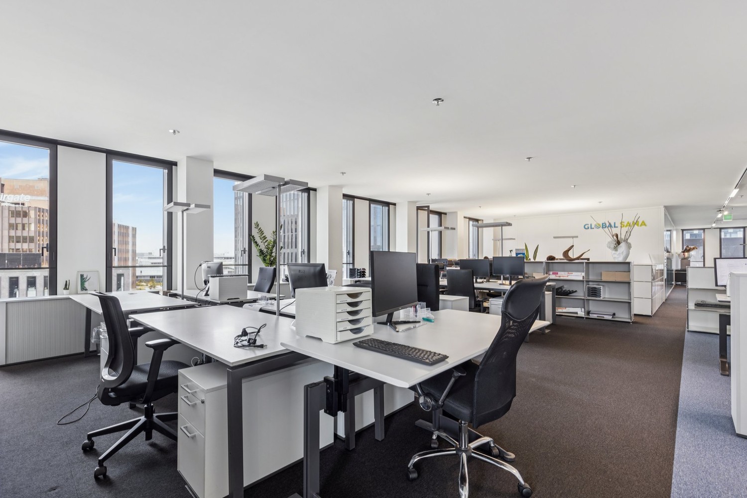 649m² office