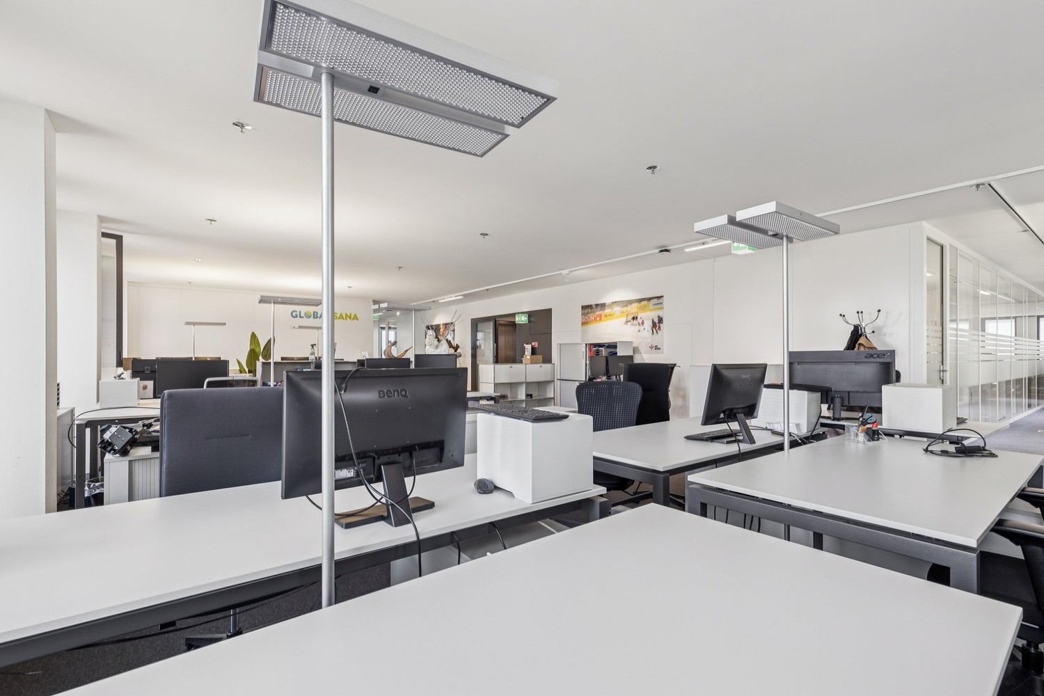 649m² office