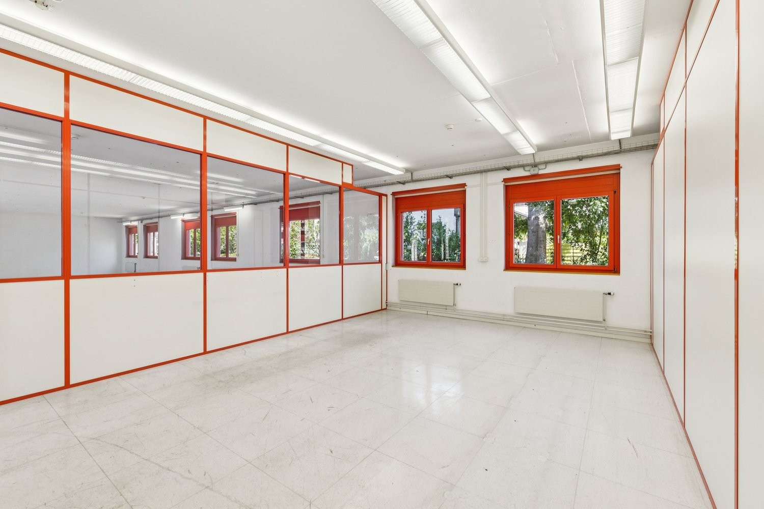 266m² office