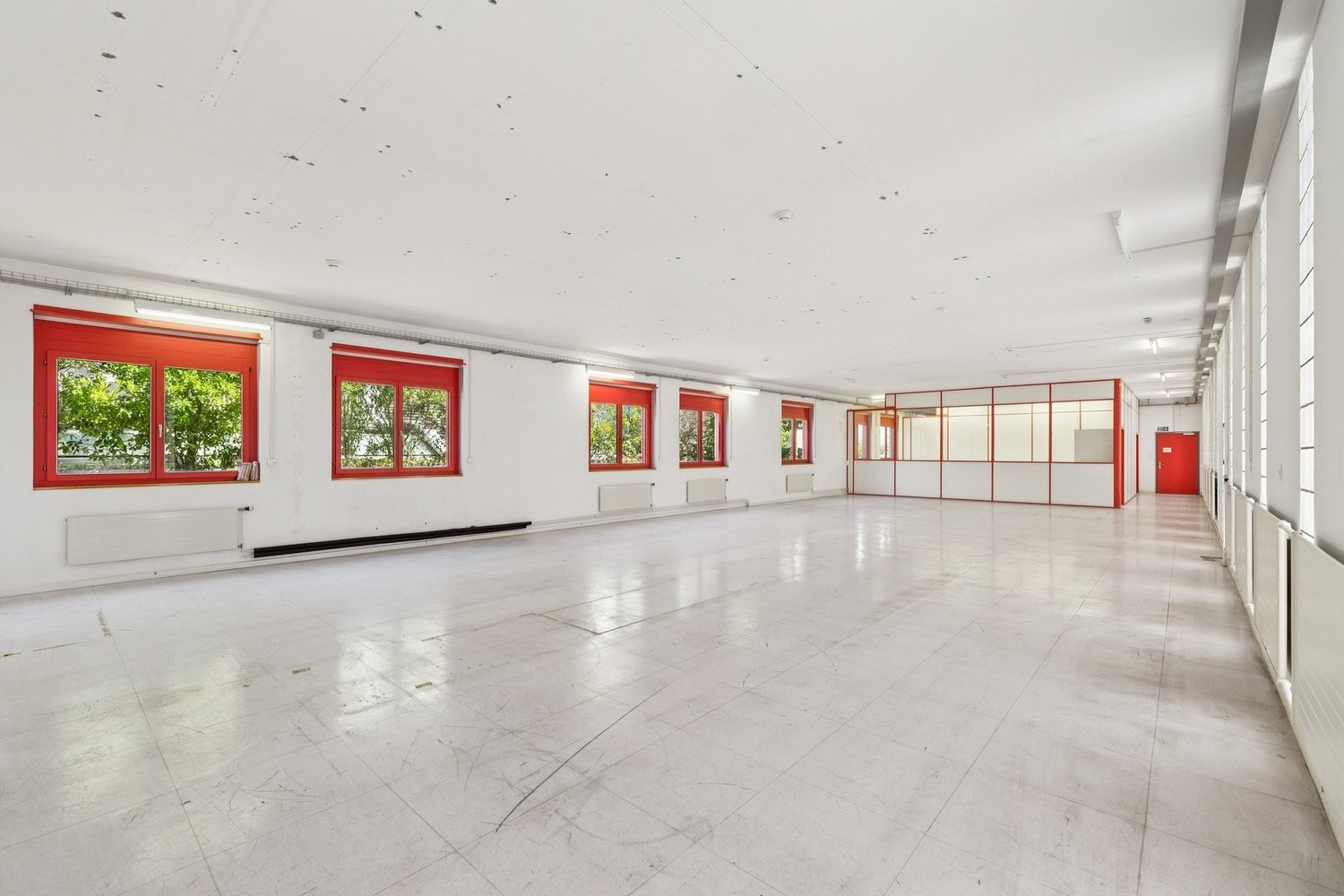 266m² office