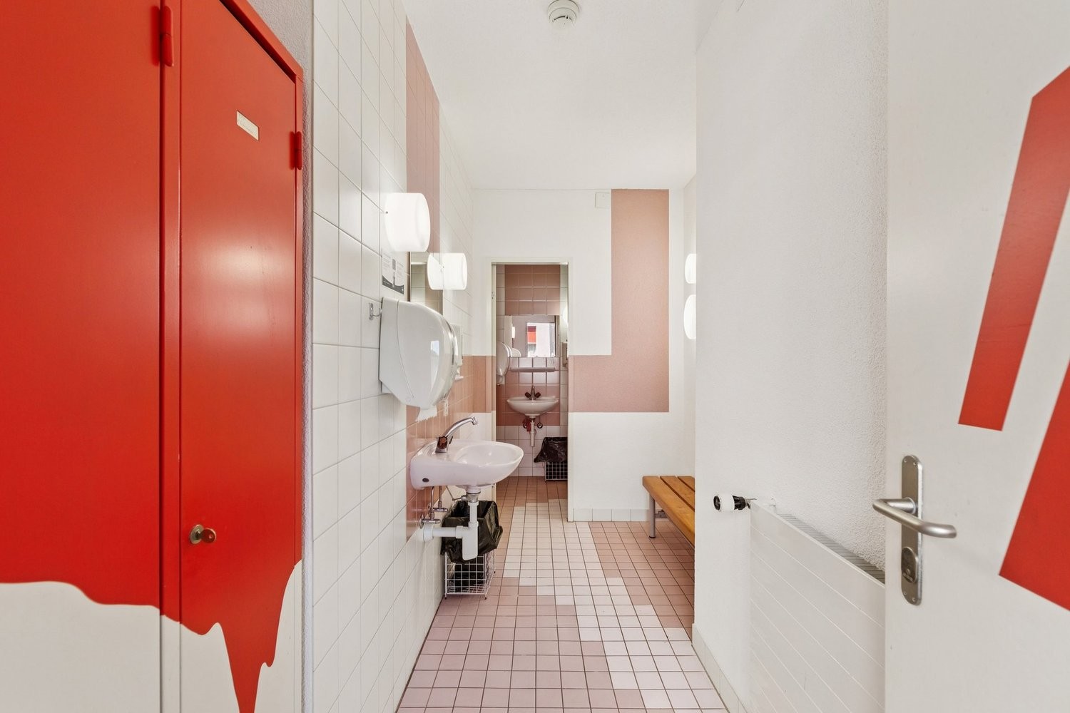 266m² office