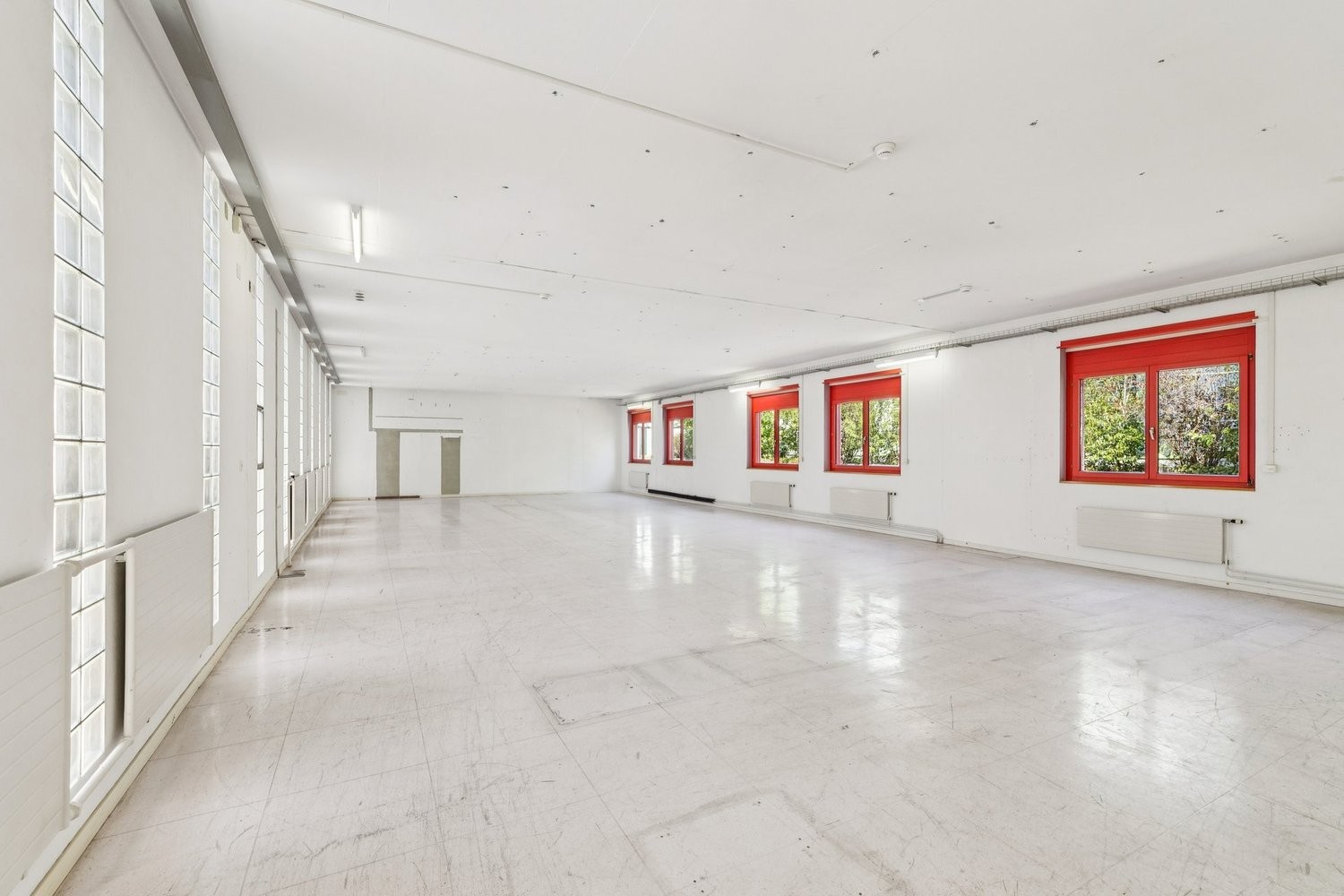 266m² office