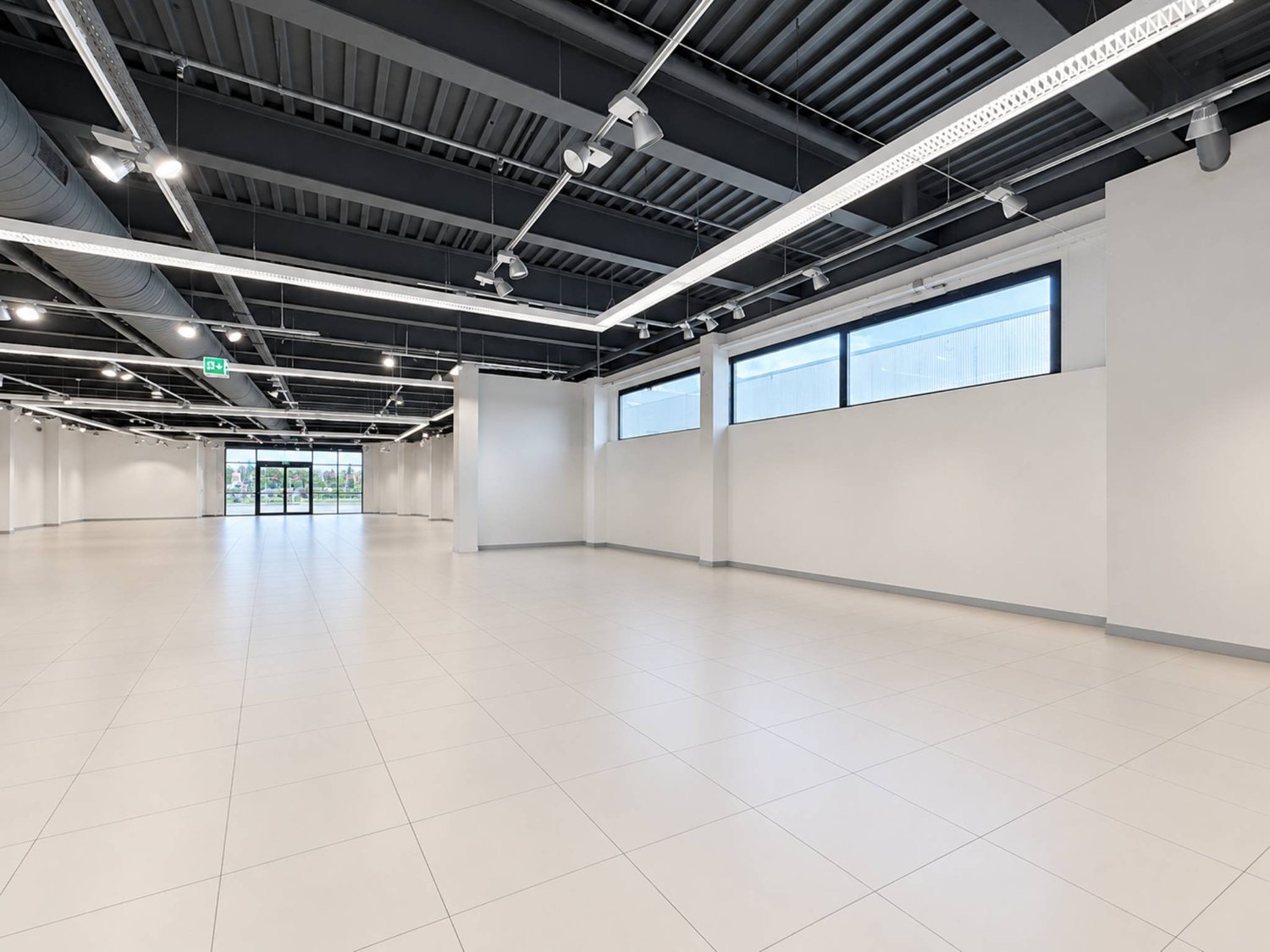 946 m² Ladenfläche
