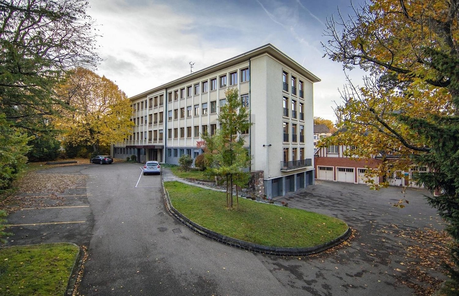80m² office