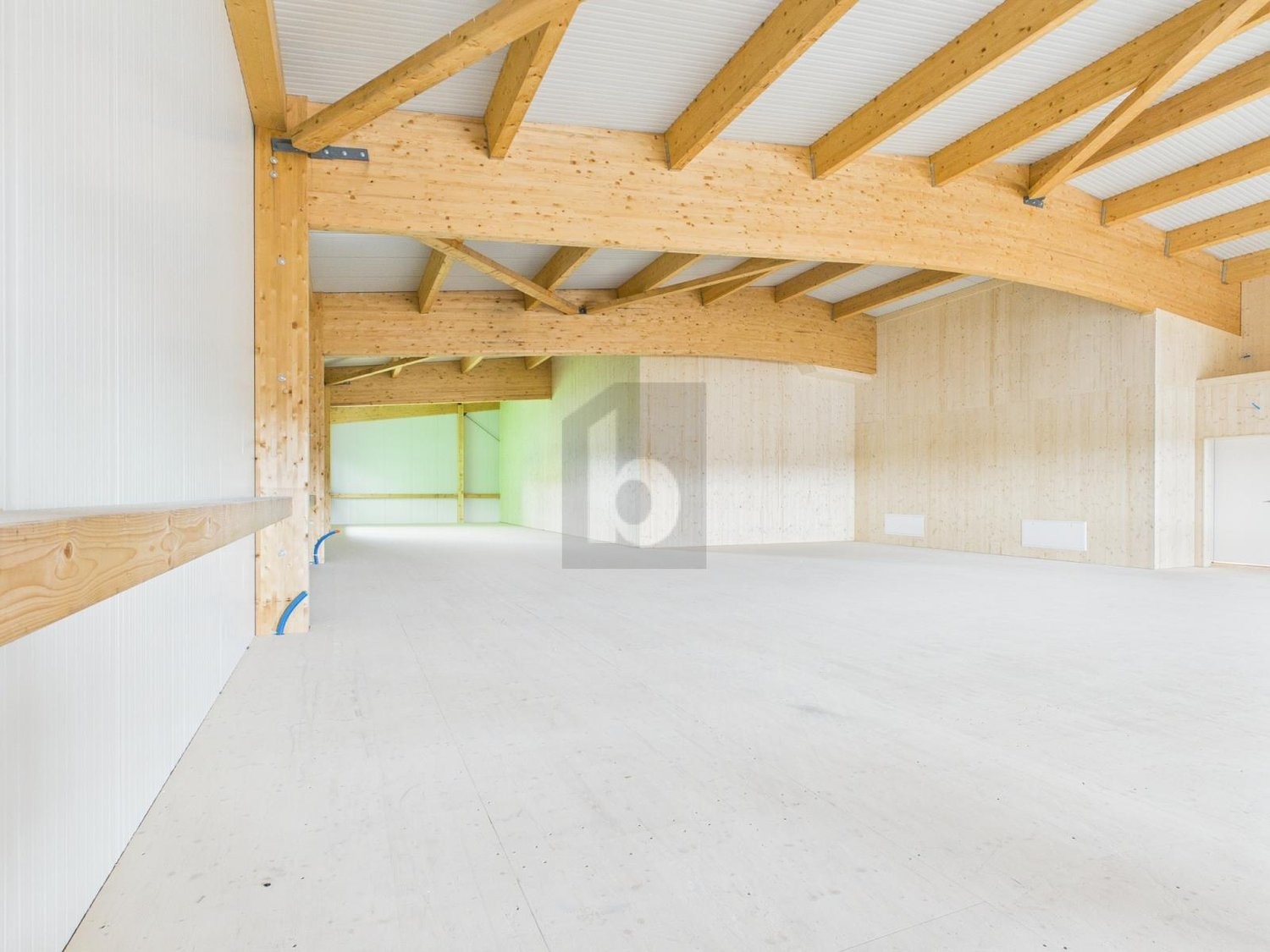 345m² atelier, photo 1 of 4