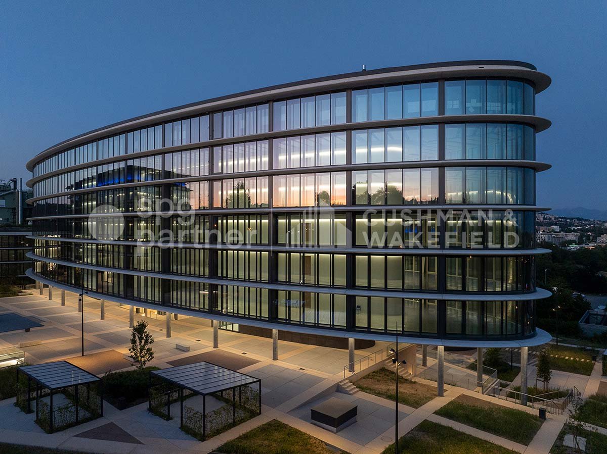 1326m² Büro