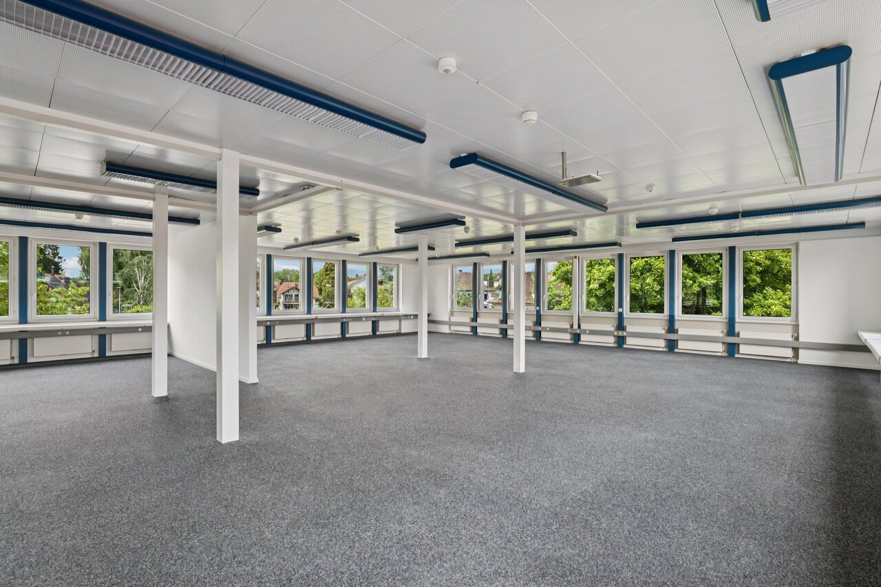 318m² office
