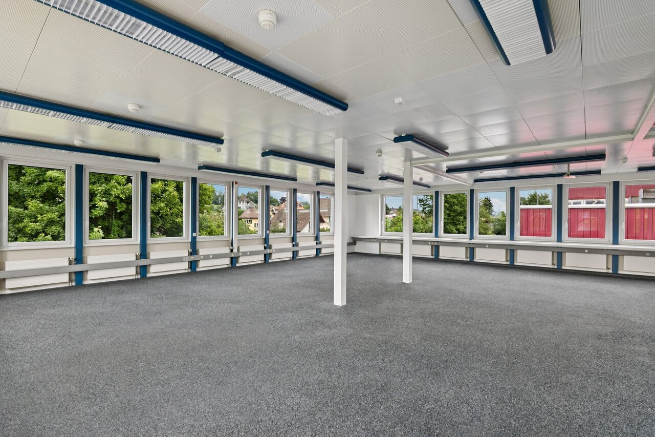 318m² office