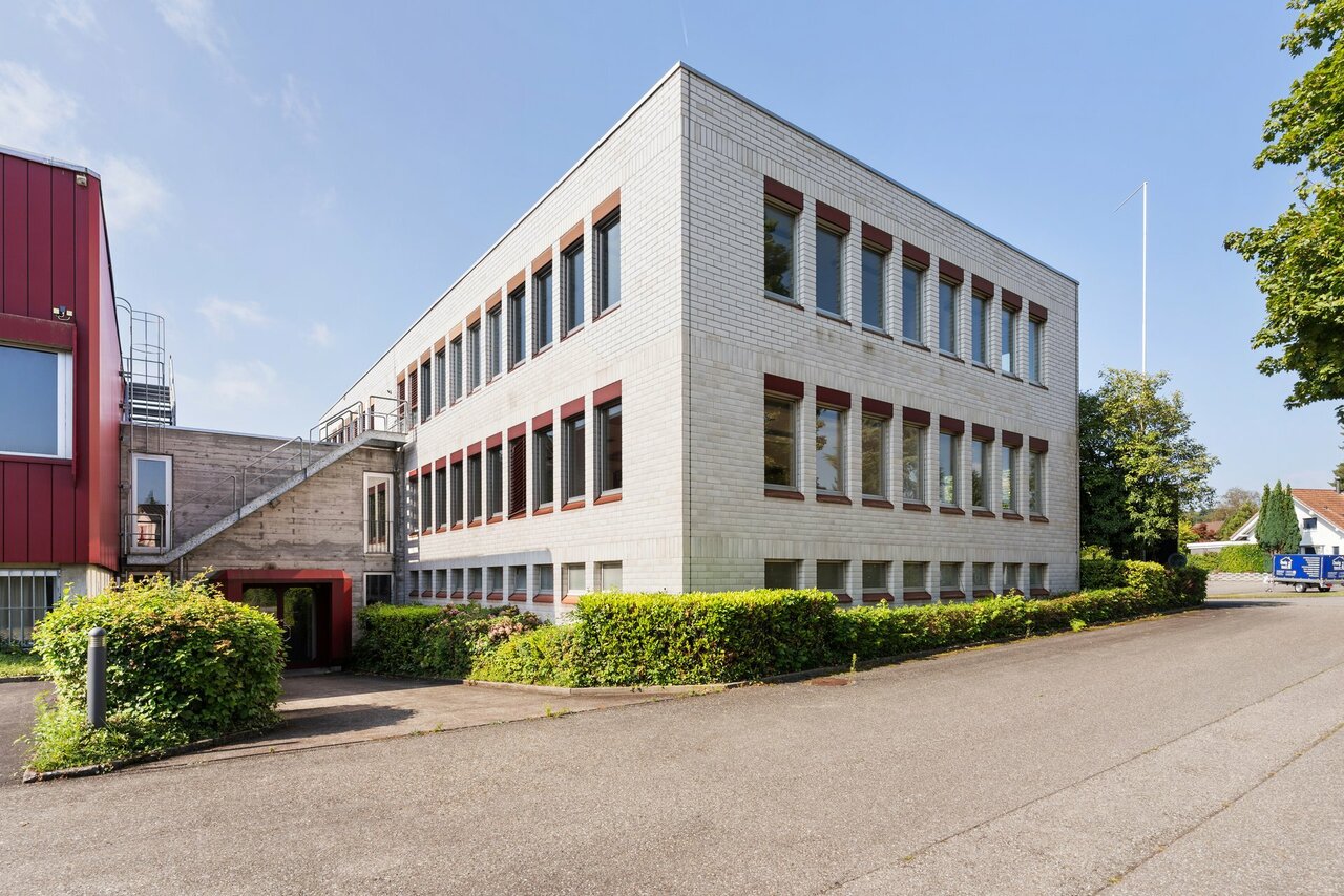 318m² office