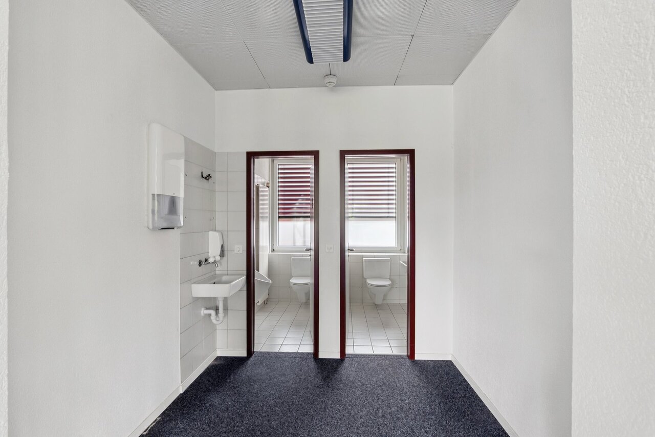 318m² office