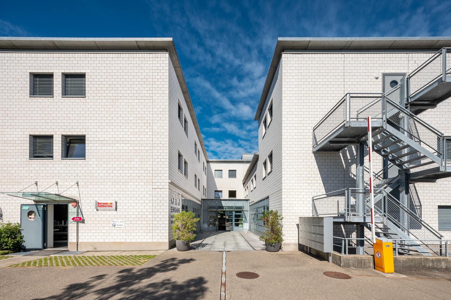 171m² commercial
