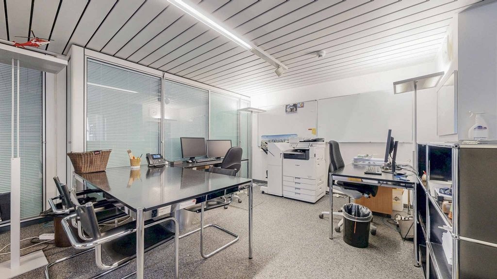 85m² office