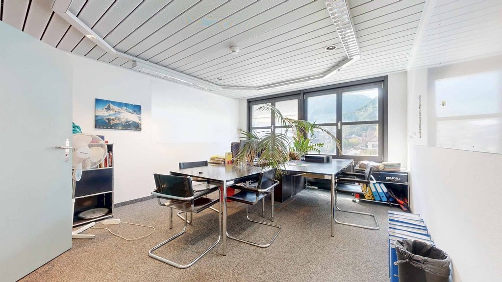 85m² office