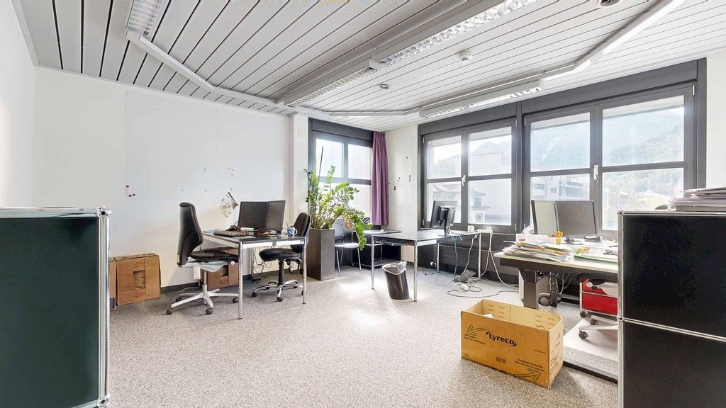 85m² office