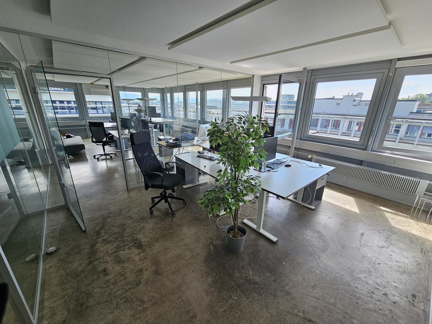 322m² office