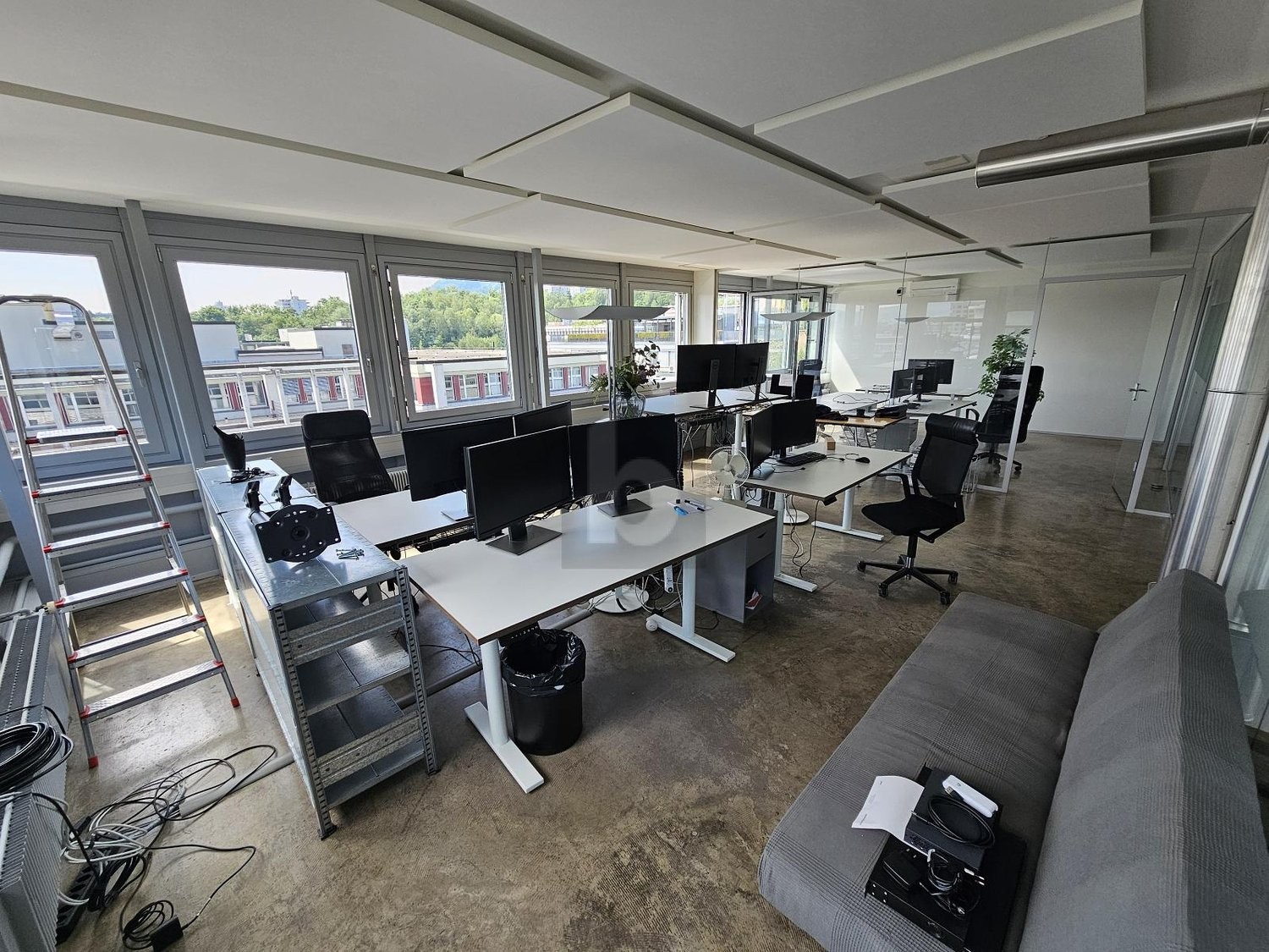 322m² office