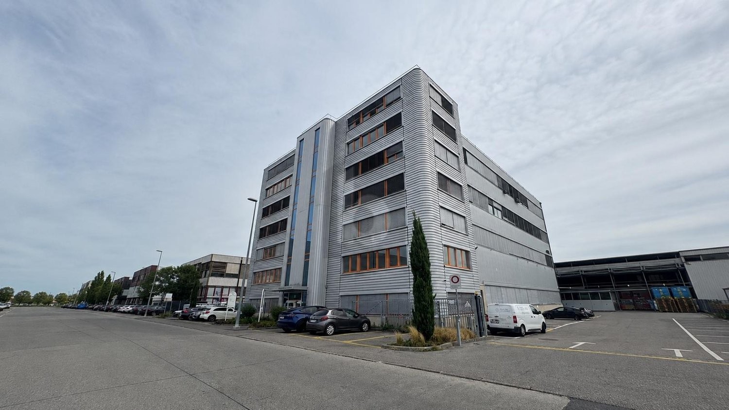 110m² office