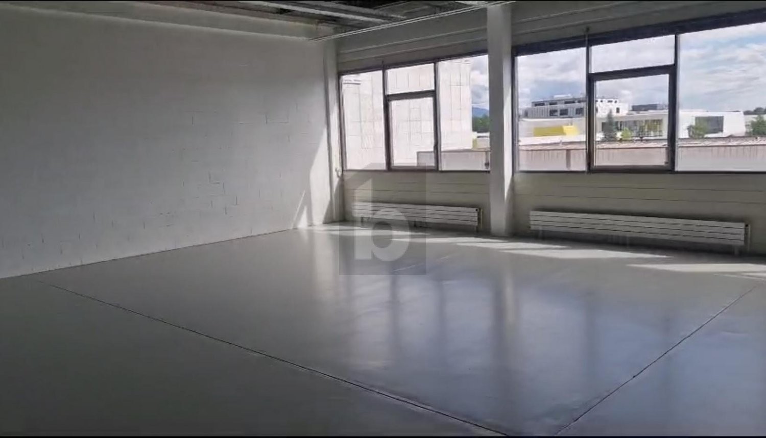 110m² office