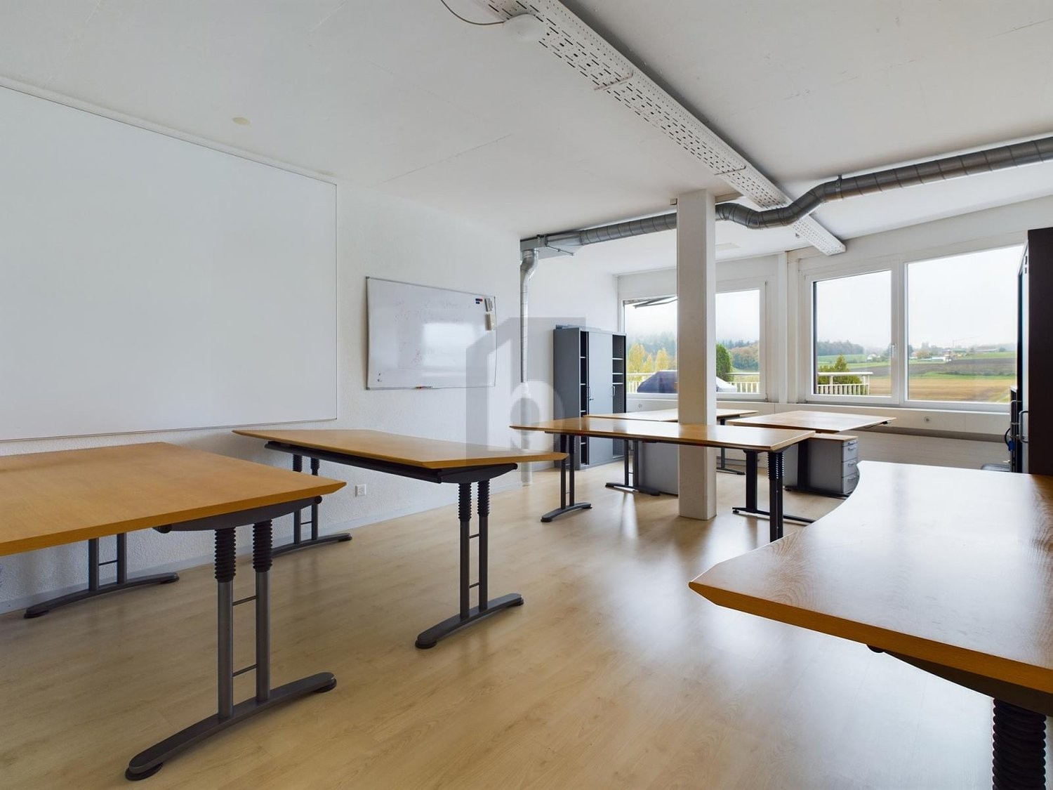 330m² office