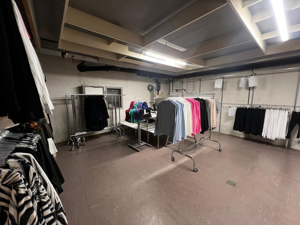 133m² shop