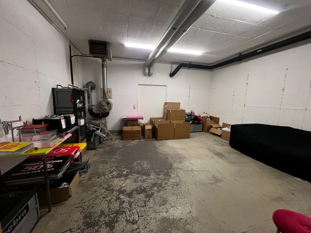 133m² shop