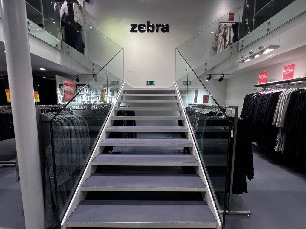 133m² shop