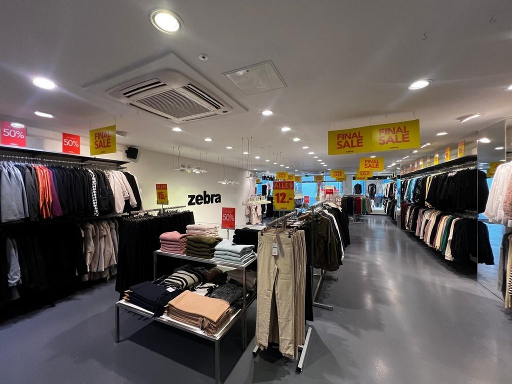 133m² shop