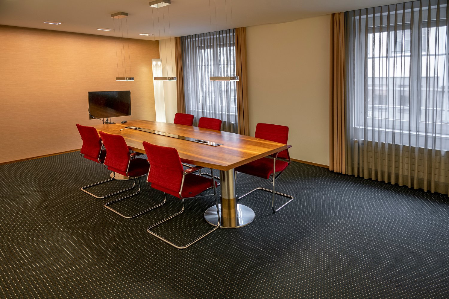 122m² office, photo 1 of 6