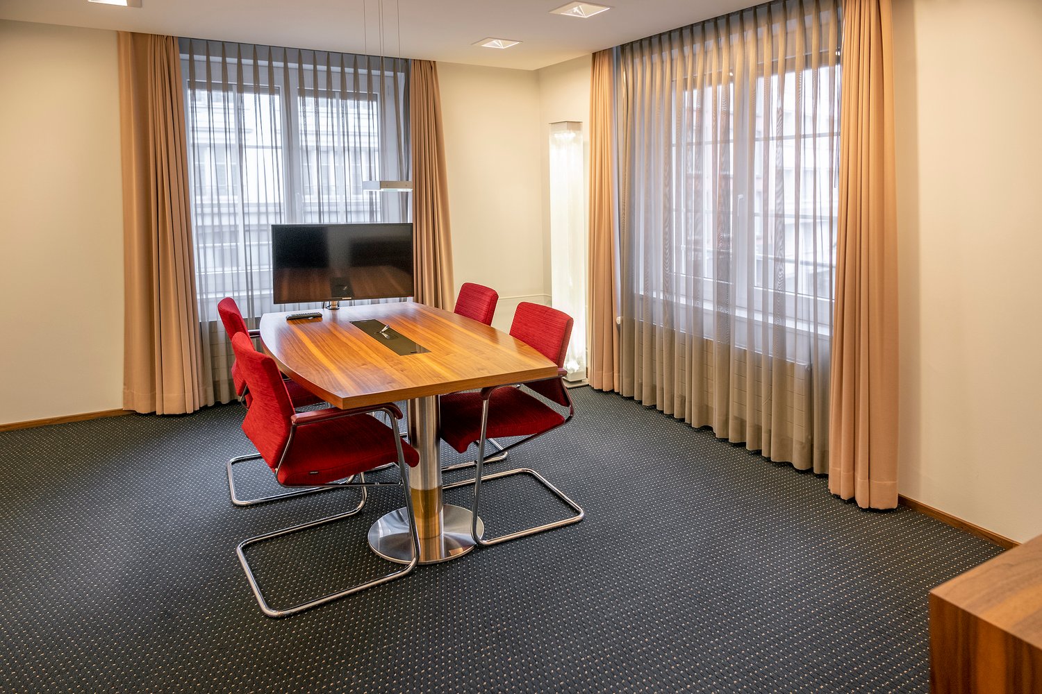 122m² office, photo 3 of 6