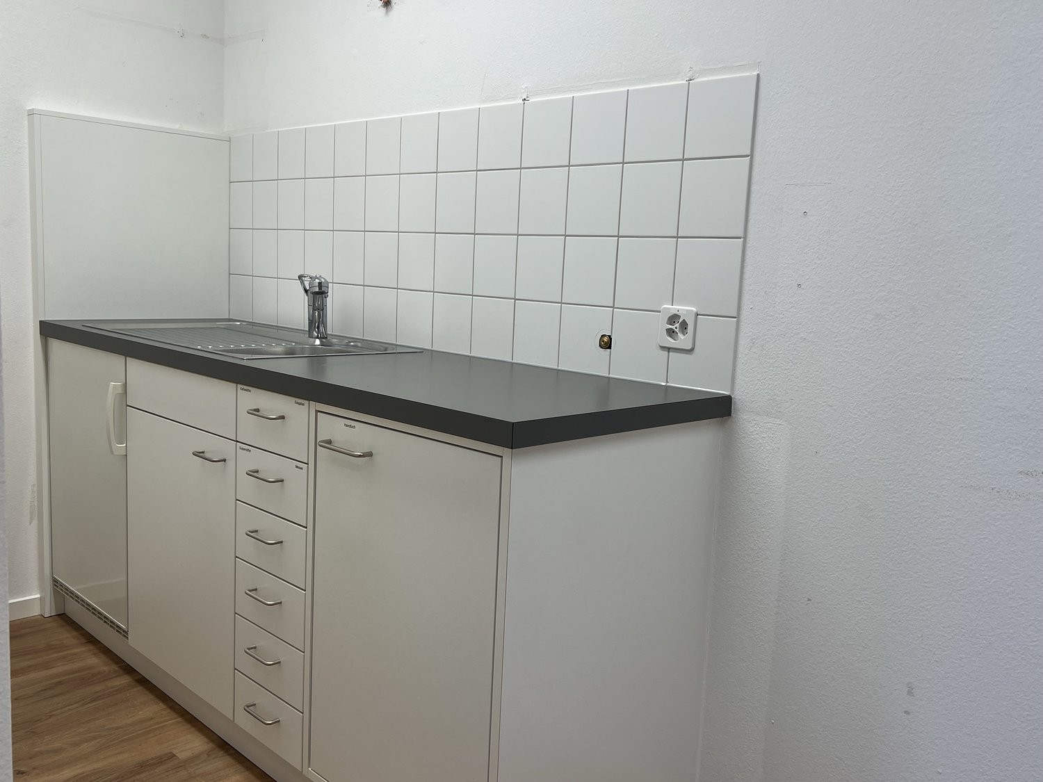 79m² office