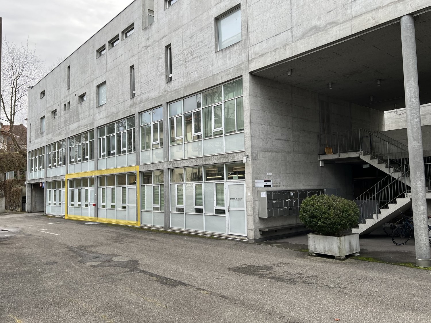 79m² office