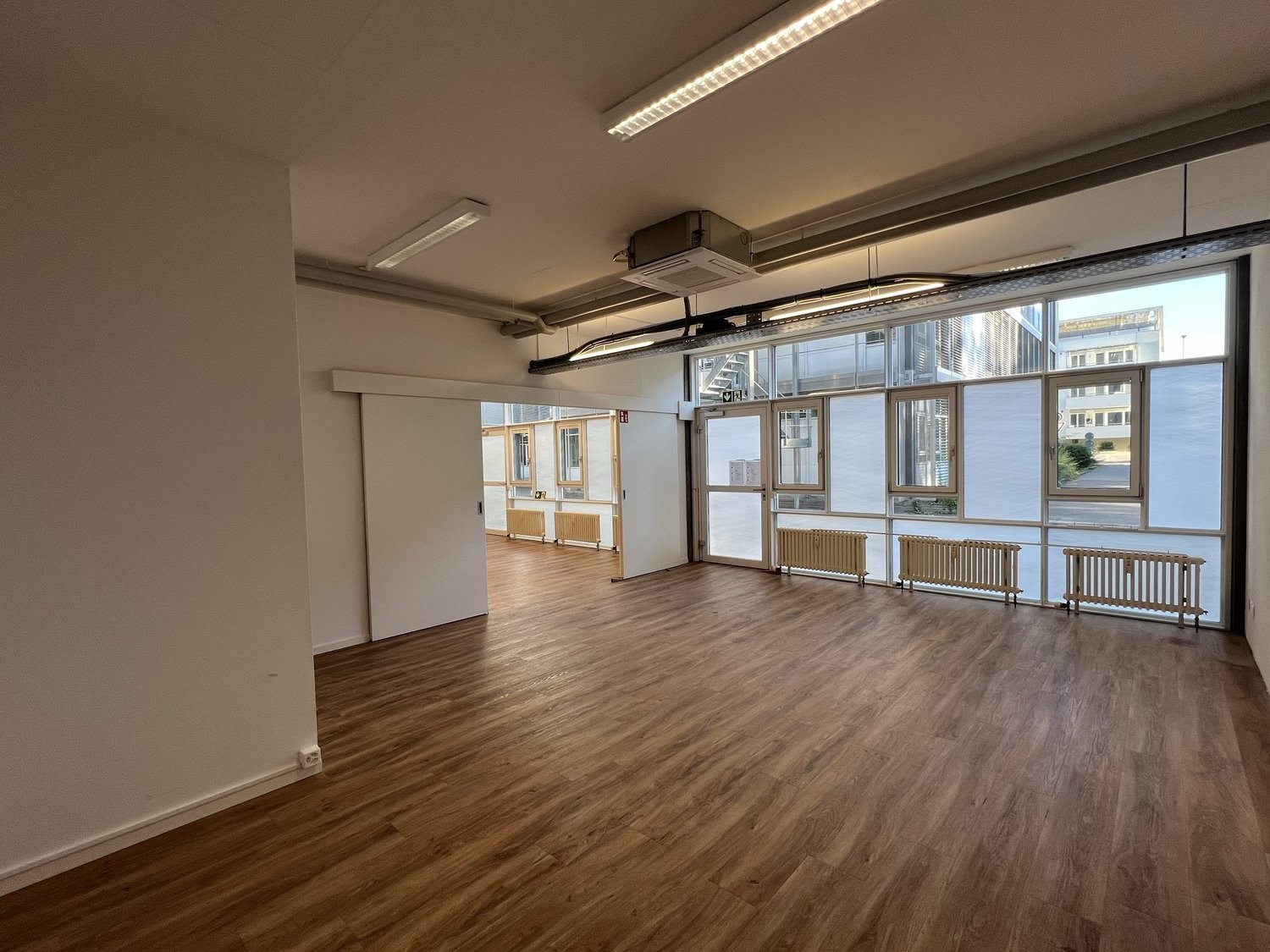 79m² office