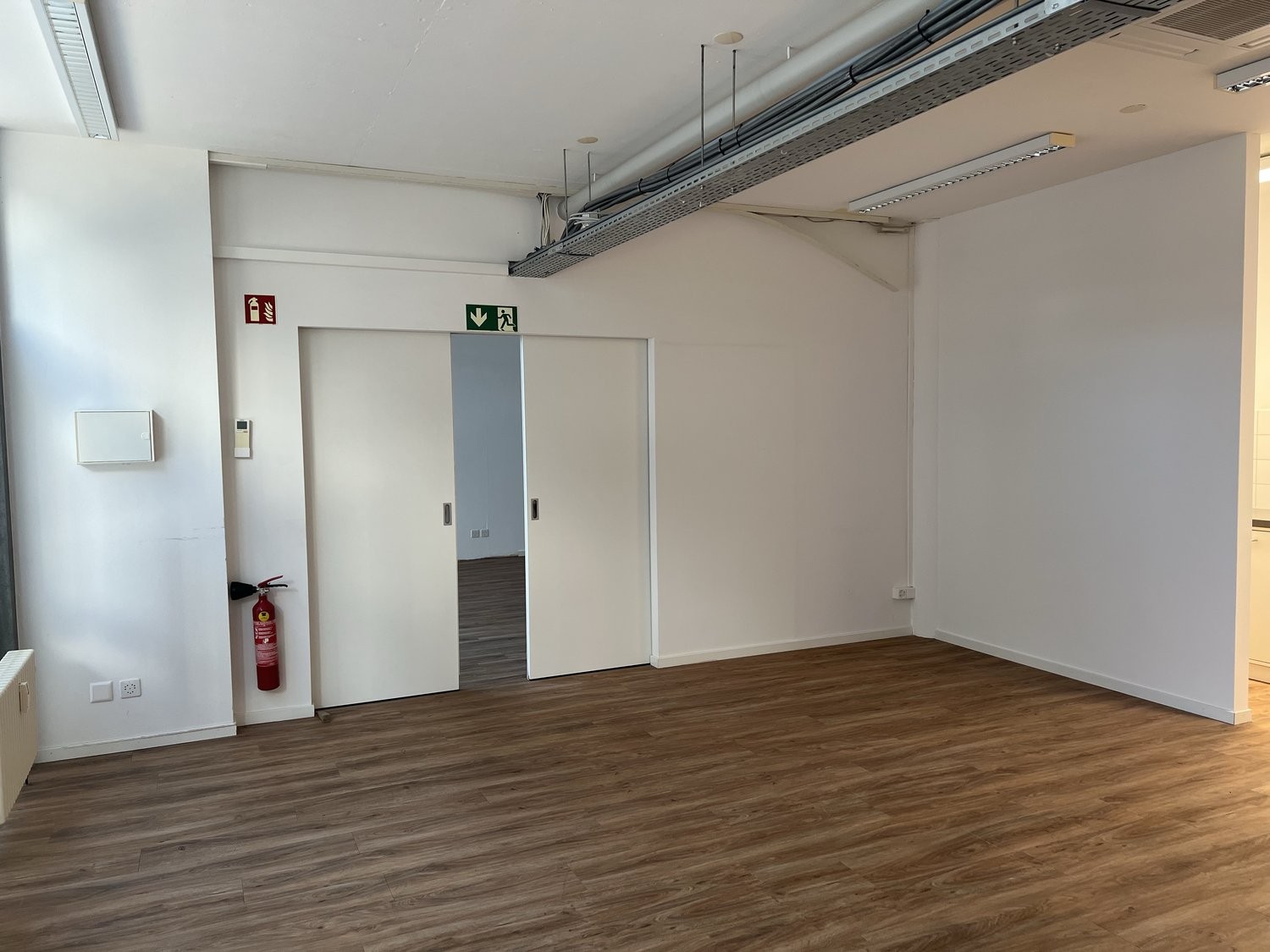 79m² office