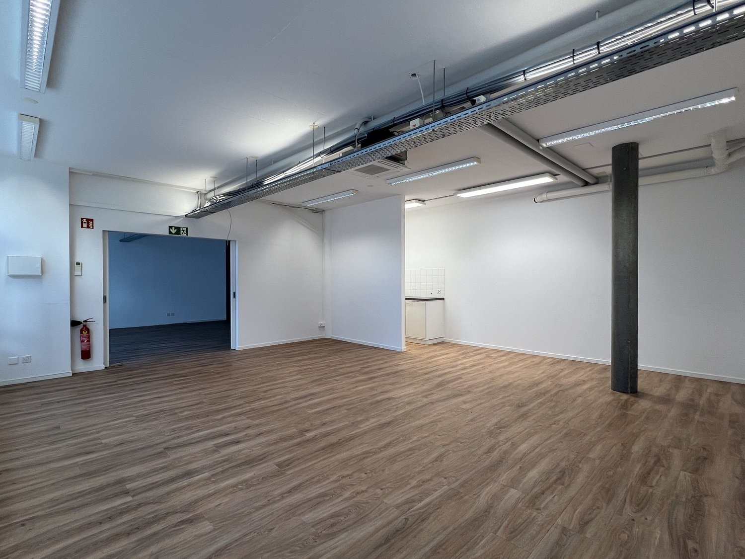 79m² office